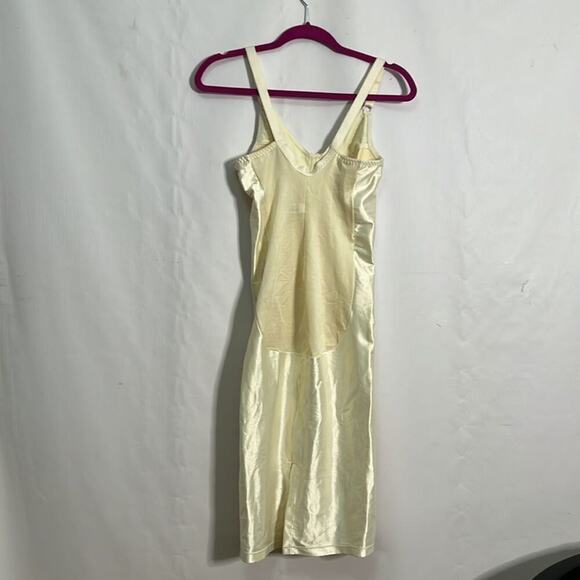 CROWN ELLE SHAPEWEAR SIZE 36B - Picture 2 of 4